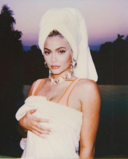 Kylie-Jenner-in-2019-Calendar-Photoshoot-1-4.jpg