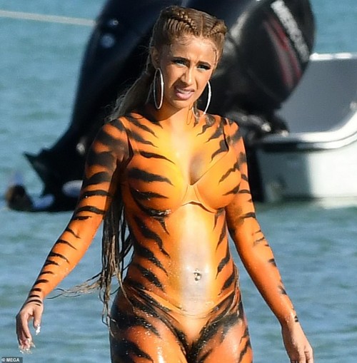 Cardi-B-twerks-on-Miami-beach-in-tiger-costume-12032018-11.jpg