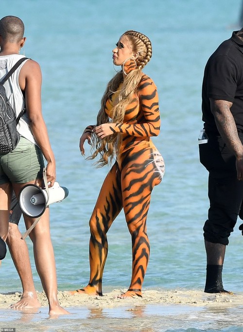 Cardi B twerks on Miami beach in tiger costume 12032018 (8)