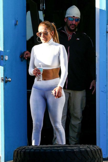 Jennifer-Lopez-cameltoe-Leaving-the-gym-in-Miami-1.jpg