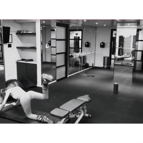 Video-Candice-Swanepoel-Yoga-Workout-6.jpg