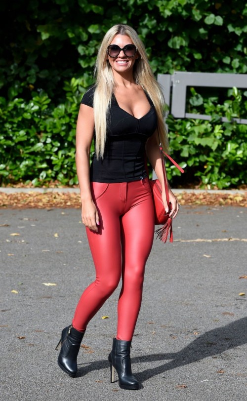 Christine-McGuinness-cameltoe--tight-red-leather-pants-4.jpg