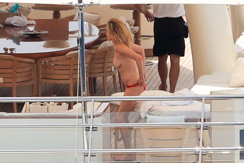Melanie-Griffith-topless-massage-on-a-boat---07052019-7.jpg