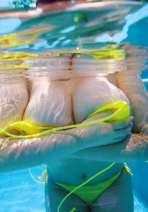 Saki-Yanase-Huge-Boobs-Bursting-Underwater-6.jpg