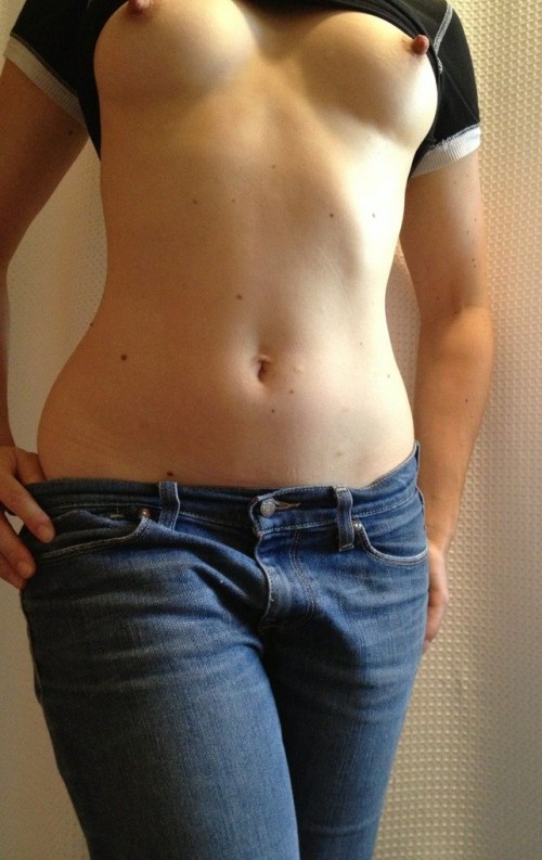Hot-Girls-Wearing-Tight-Jeans-8.jpg