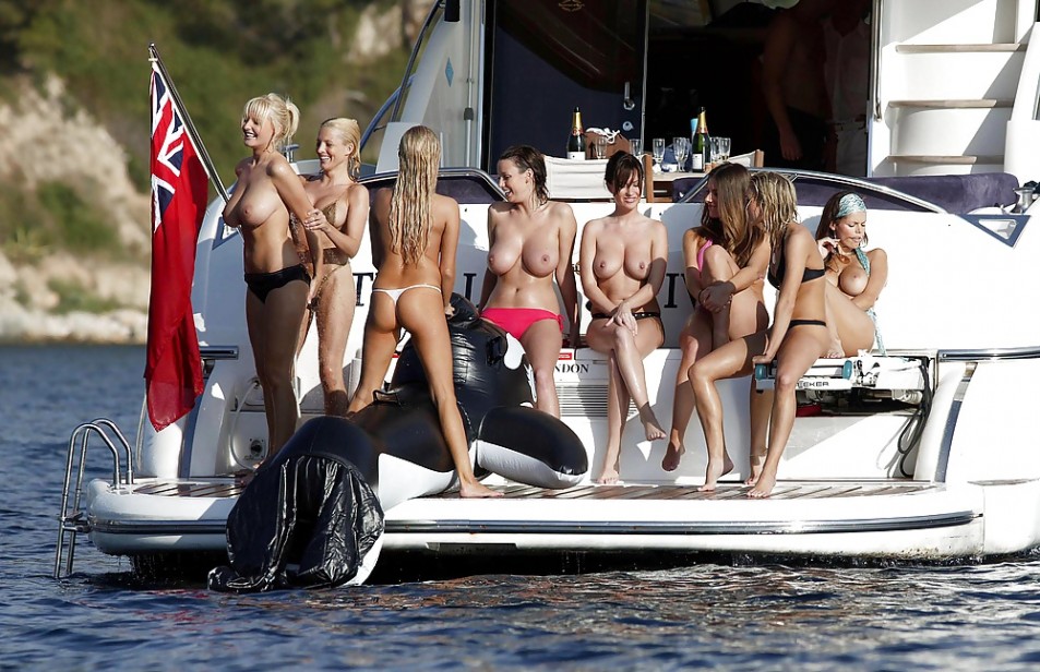 UK-Glamour-Topless-On-a-Boat-4.jpg