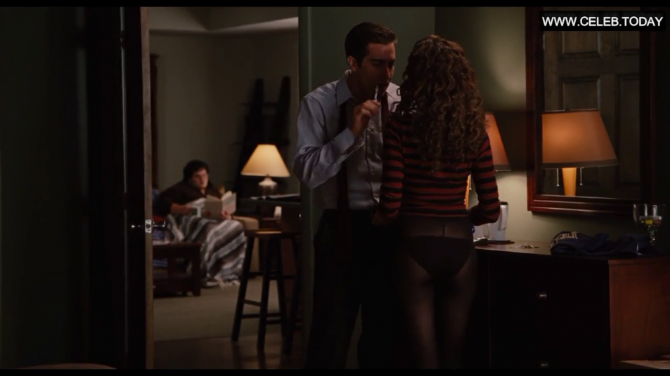 Anne Hathaway Nude ScreenCaps from Love and Other Drugs