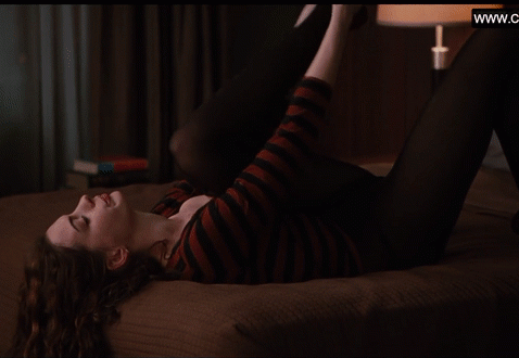 Anne Hathaway Nude gif from Love & Other Drugs