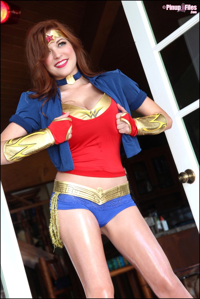 Tessa Fowler Wonder Woman topless (14)