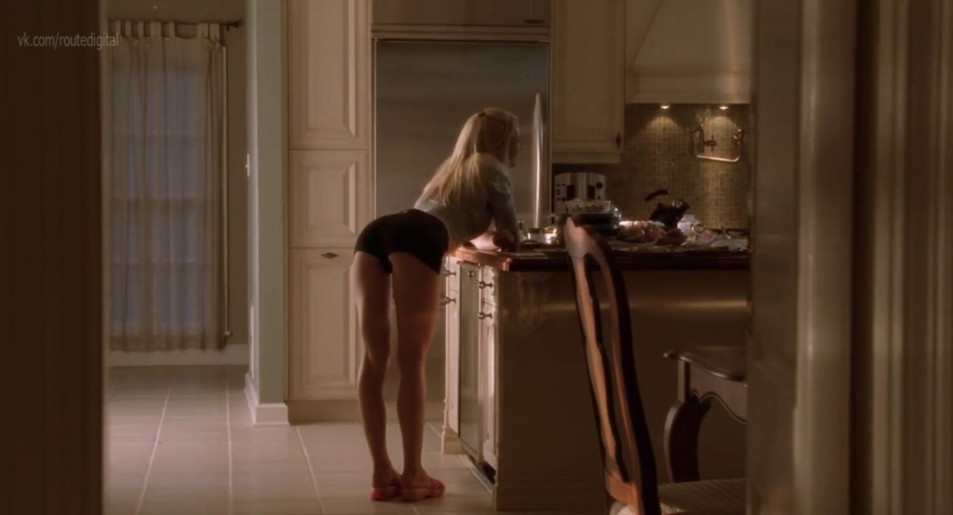 Gwyneth-Paltrow-Stripping-Scene---Shallow-Hal-2006.jpg