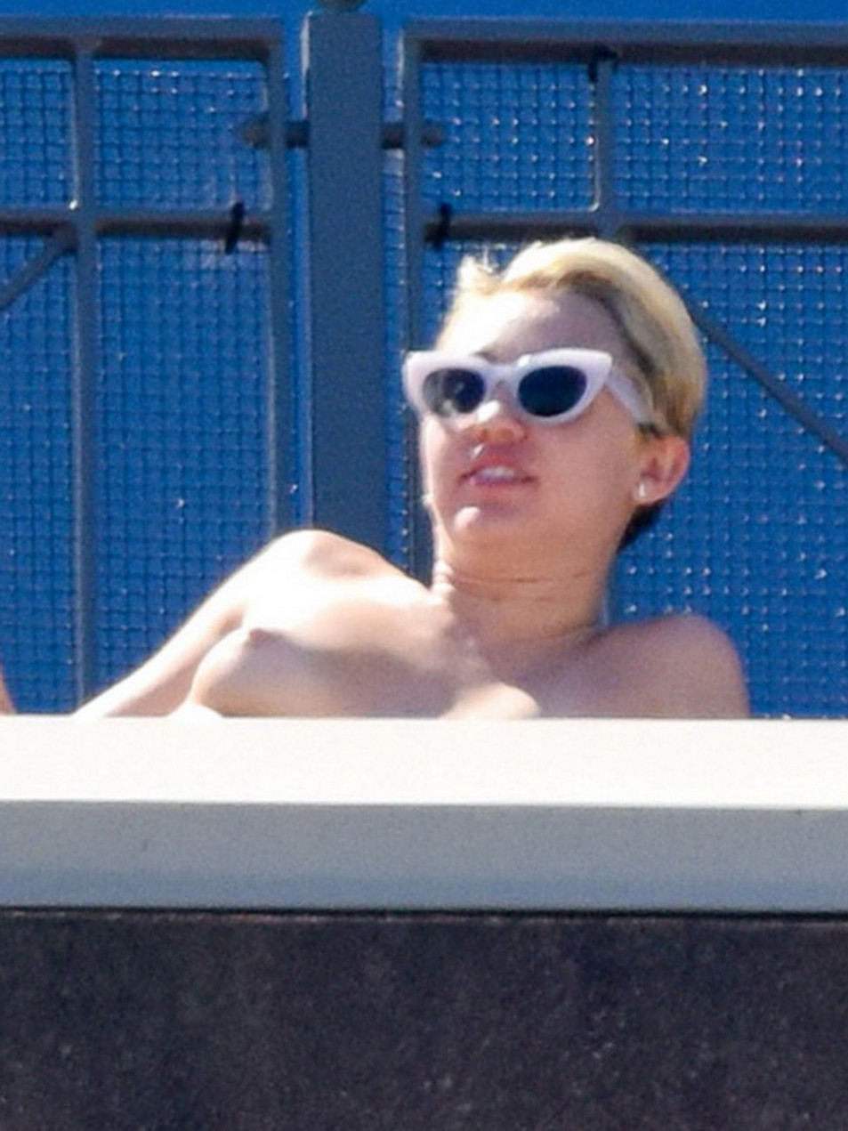 Miley Cyrus Nude, Topless and Upskirt Nude Gallery