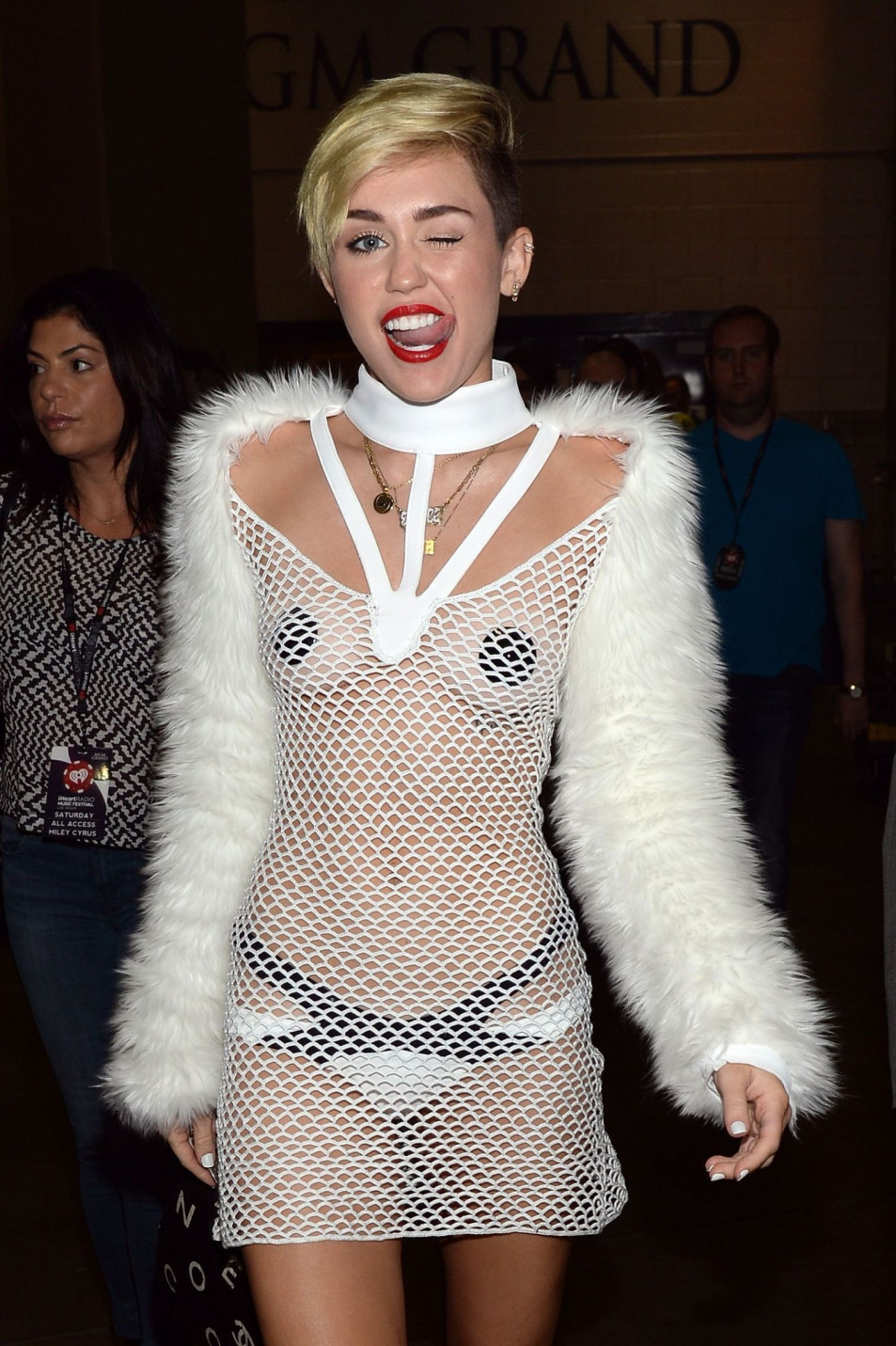 Miley-Cyrus-Nude-Topless-and-Upskirt-Nude-Gallery-91.jpg