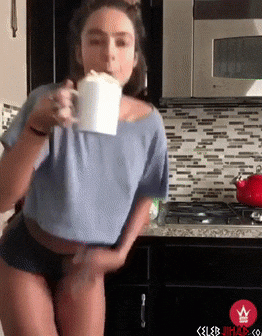Sommer-Ray-Busty-Shaking-Ass-Gifs-6.gif