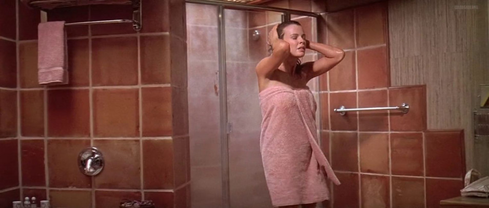 Kim Basinger Naked Screencaps from the gateway