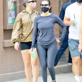 Kourtney-Kardashian-cameltoe-in-tights-2