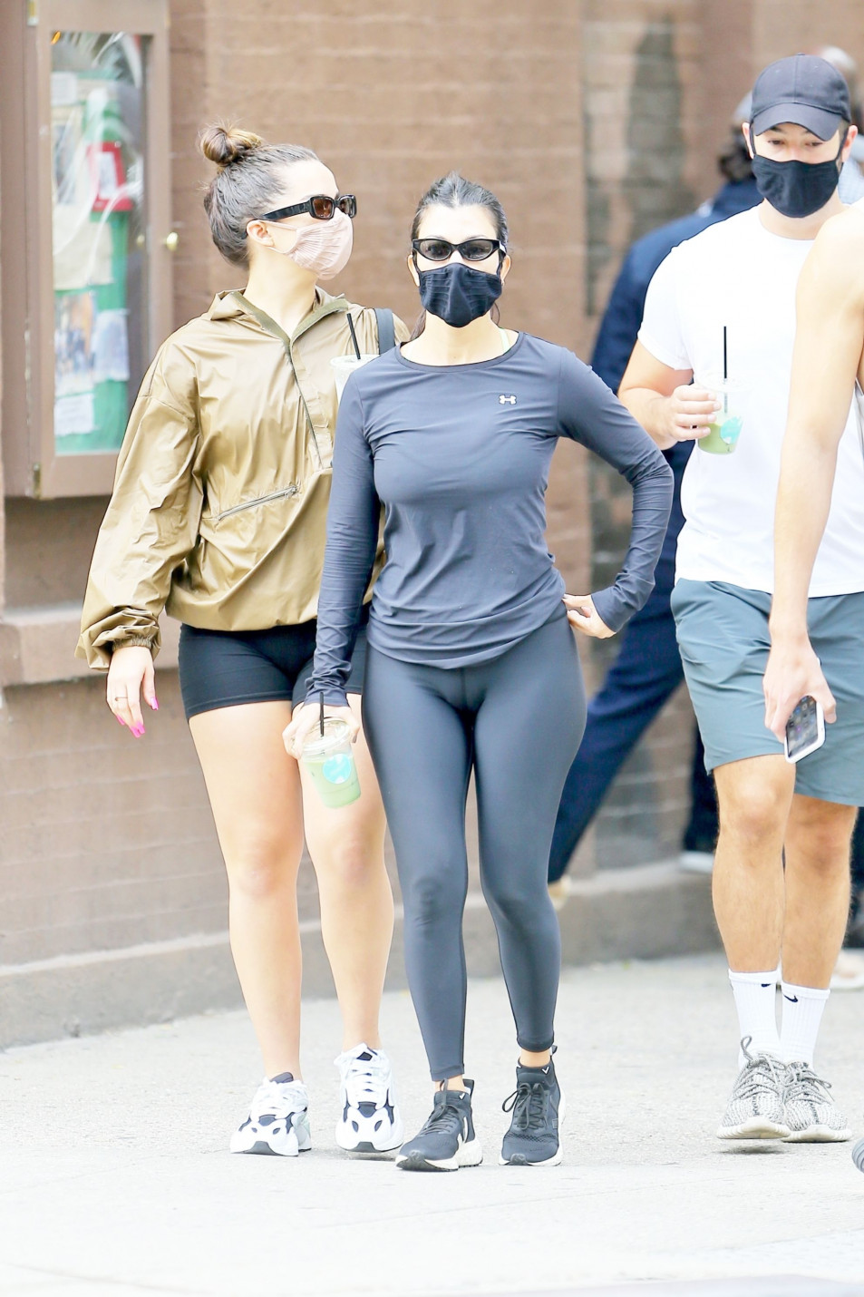 Kourtney Kardashian cameltoe in tights