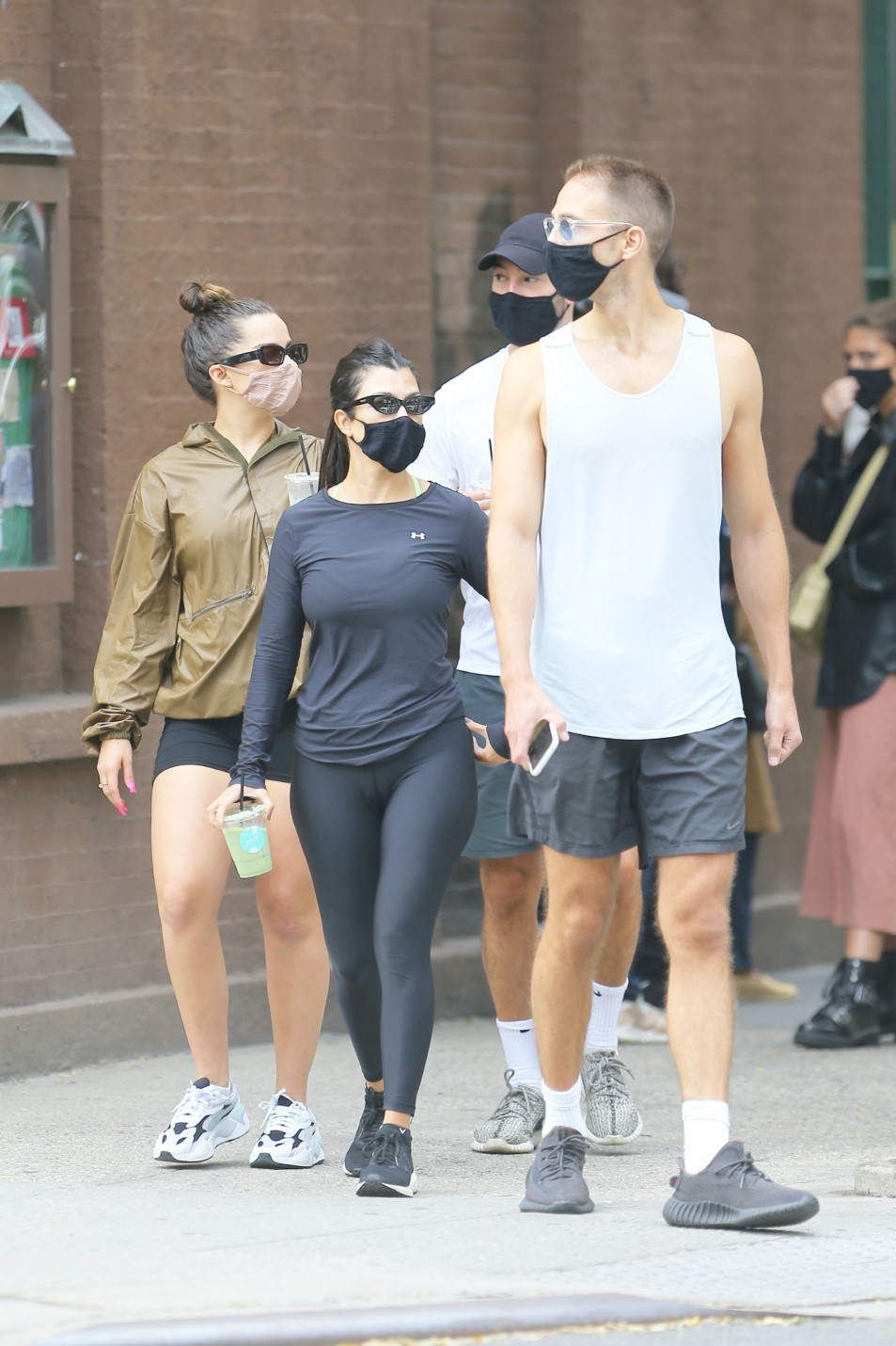 Kourtney Kardashian cameltoe in tights