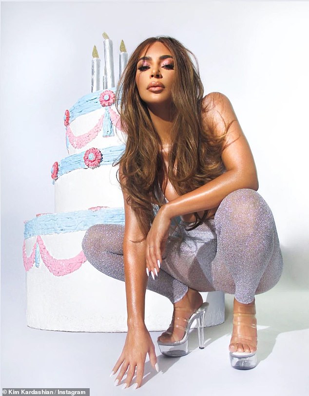Kim-Kardashian-Boobs-Popping-6.jpg