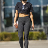 Miley-Cyrus-cameltoe-while-leaving-Erewhon-Market-in-Calabasas-10122020-2