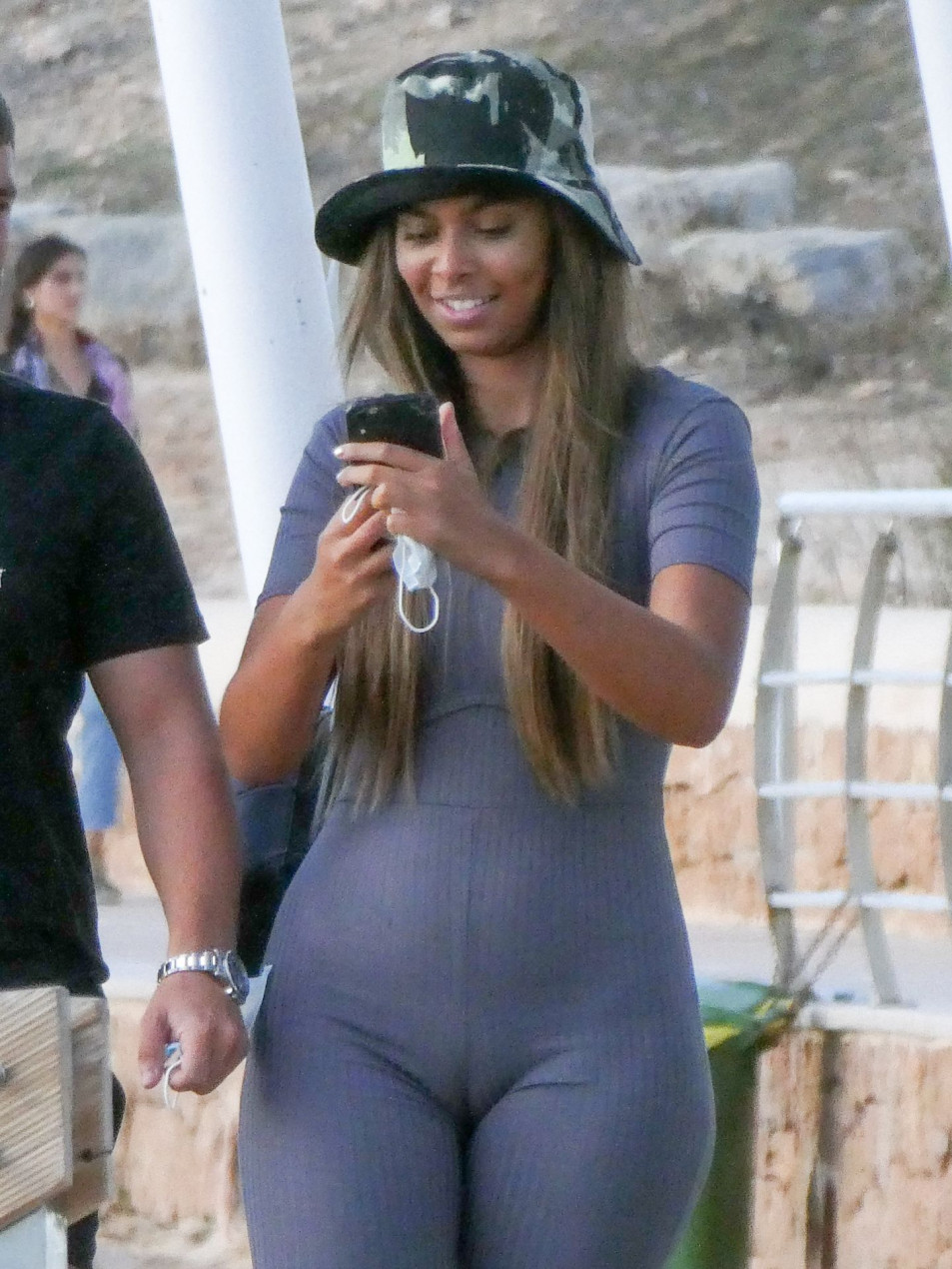 Sophie-Piper-Cameltoe-in-Gray-Tights-2.jpg
