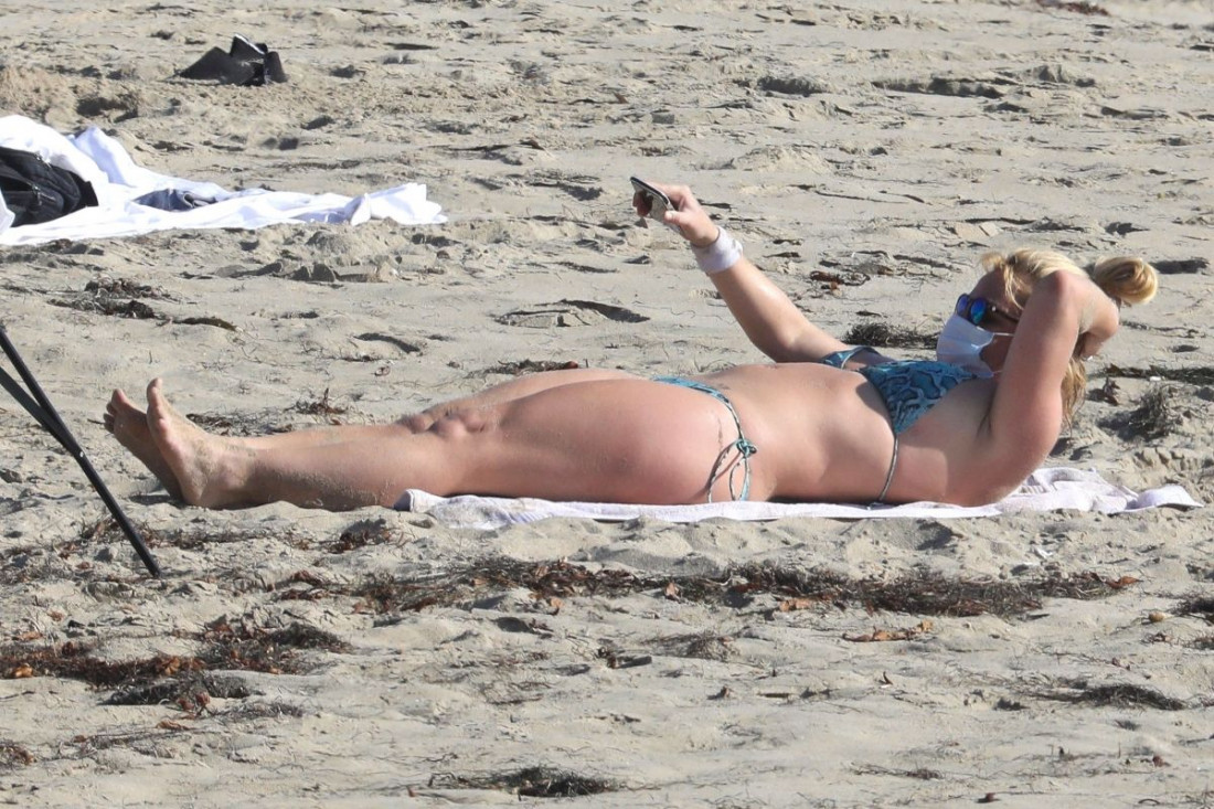 Britney Spears fat in Bikini at a Beach in Malibu 101520