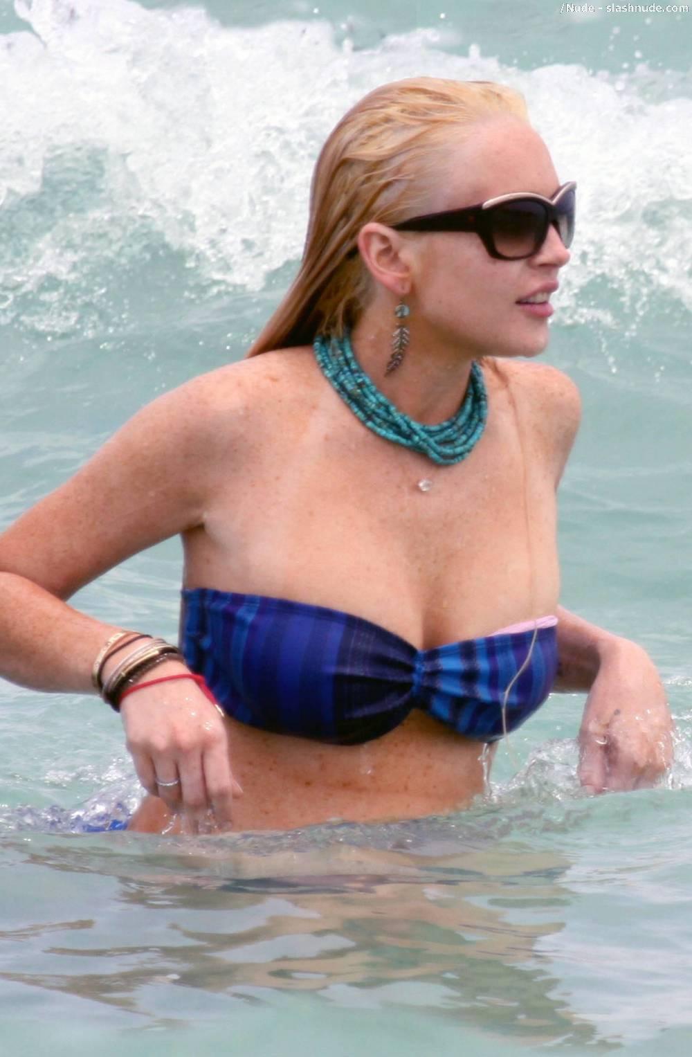 Lindsey-Lohan-Boob-Sleep-of-her-Bikini-in-Miami-1.jpg