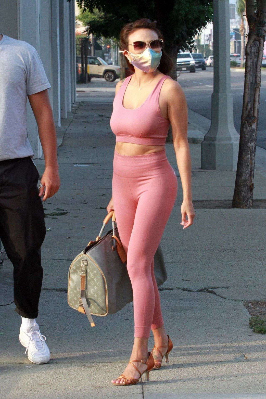 Jeannie-Mai-Cameltoe-as-She-Leaves-the-DWTS-Studios-2.jpg
