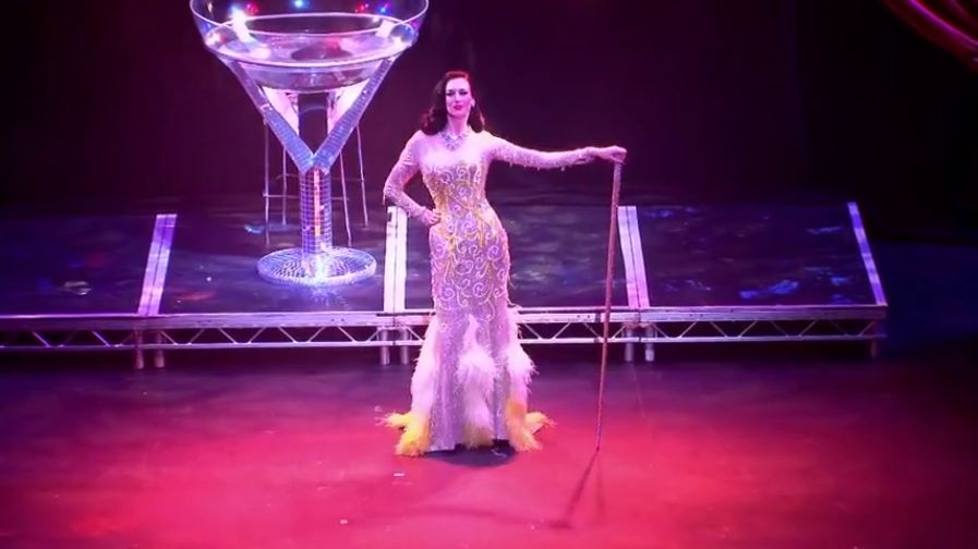 Dita-Von-Teese-Nude-Screencaps-from-Martini-Glass-Burlesque-Show-2.jpg