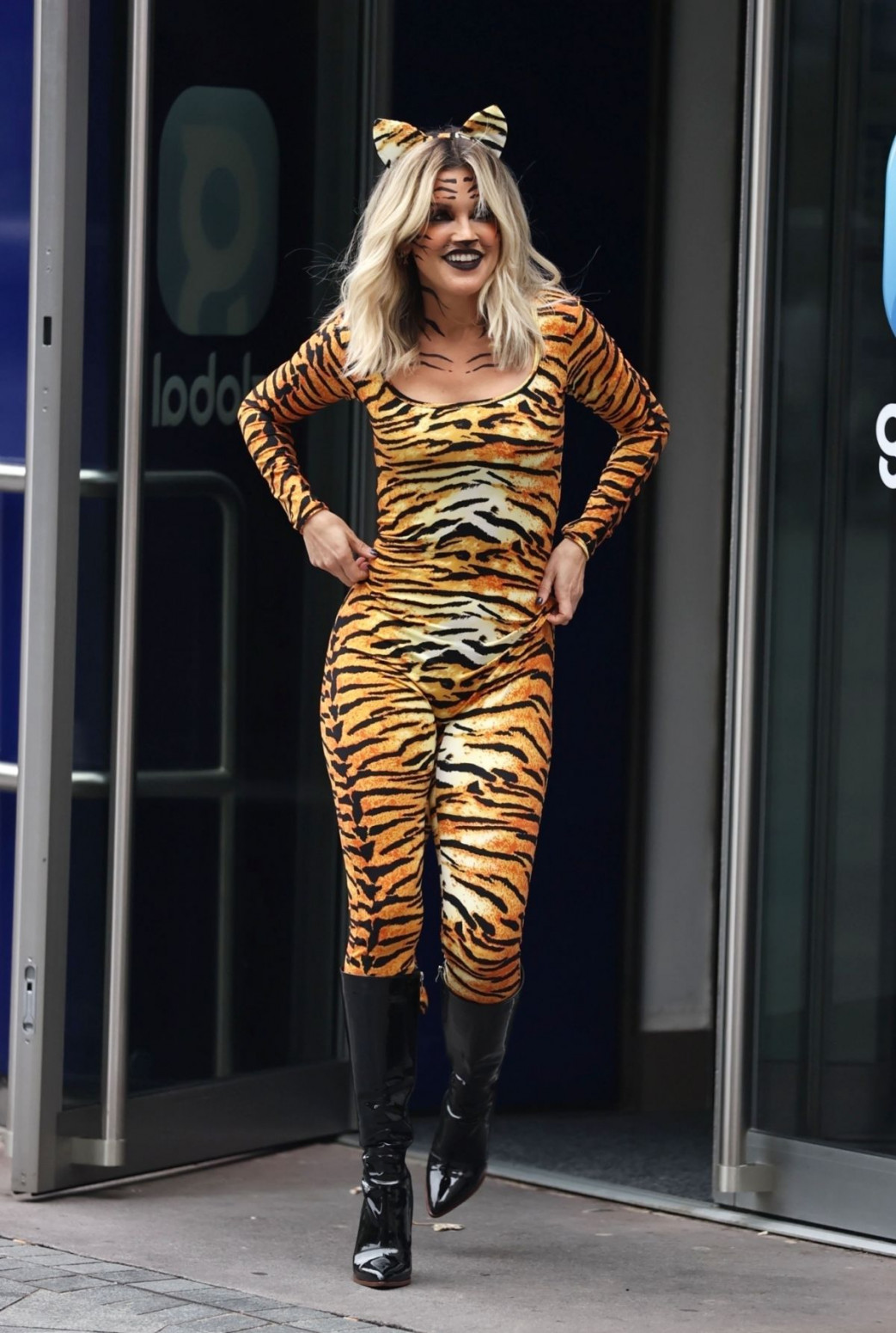 Ashley-Roberts-Stunning-in-Tiger-Catsuit-9.jpg