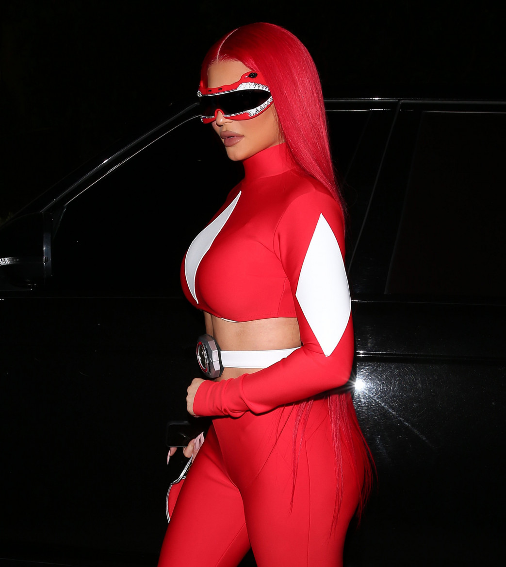Kylie-Jenner-Halloween-Cameltoe-as-a-Power-Ranger-4.jpg