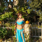 Blanca-Blanco-in-Princess-Jasmine-Halloween-Costume-31.10-12