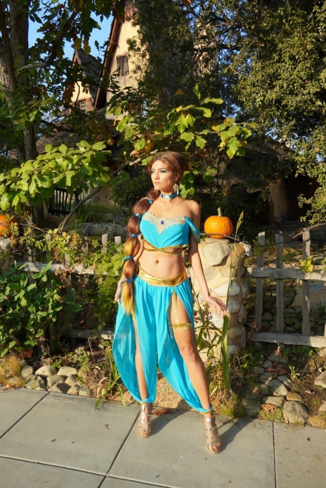 Blanca-Blanco-in-Princess-Jasmine-Halloween-Costume-31.10-9.jpg