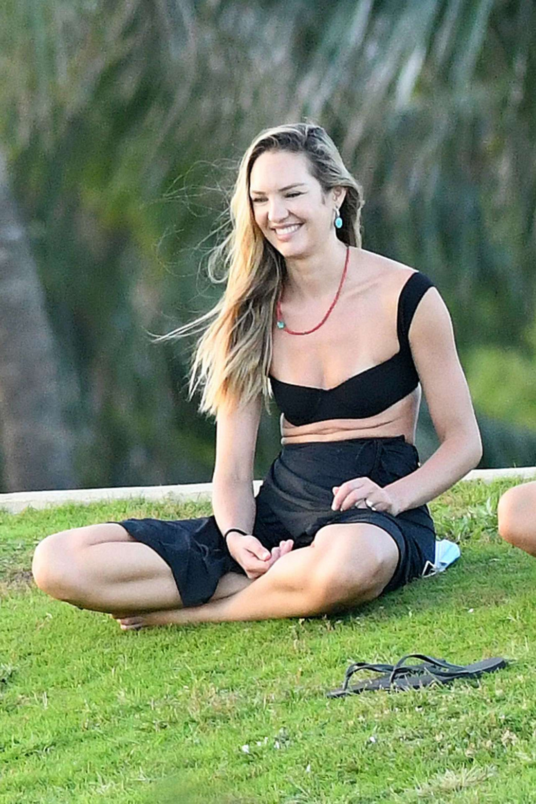 Candice-Swanepoel-OOPs-Upskirt-at-a-Park-in-Miami-2.jpg