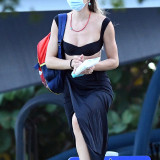 Candice-Swanepoel-OOPs-Upskirt-at-a-Park-in-Miami-8