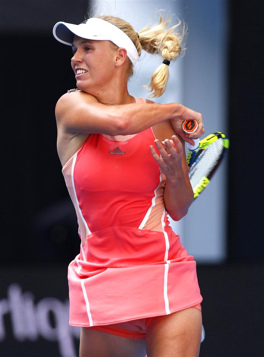 Caroline-Wozniacki-OOPS-Cameltoe-On-Tennis-Court-15.jpg