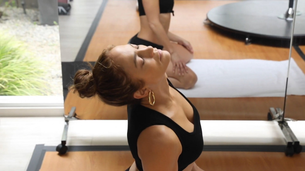 Jennifer-Lopez-Pole-Dance-Training-Caps-11.jpg