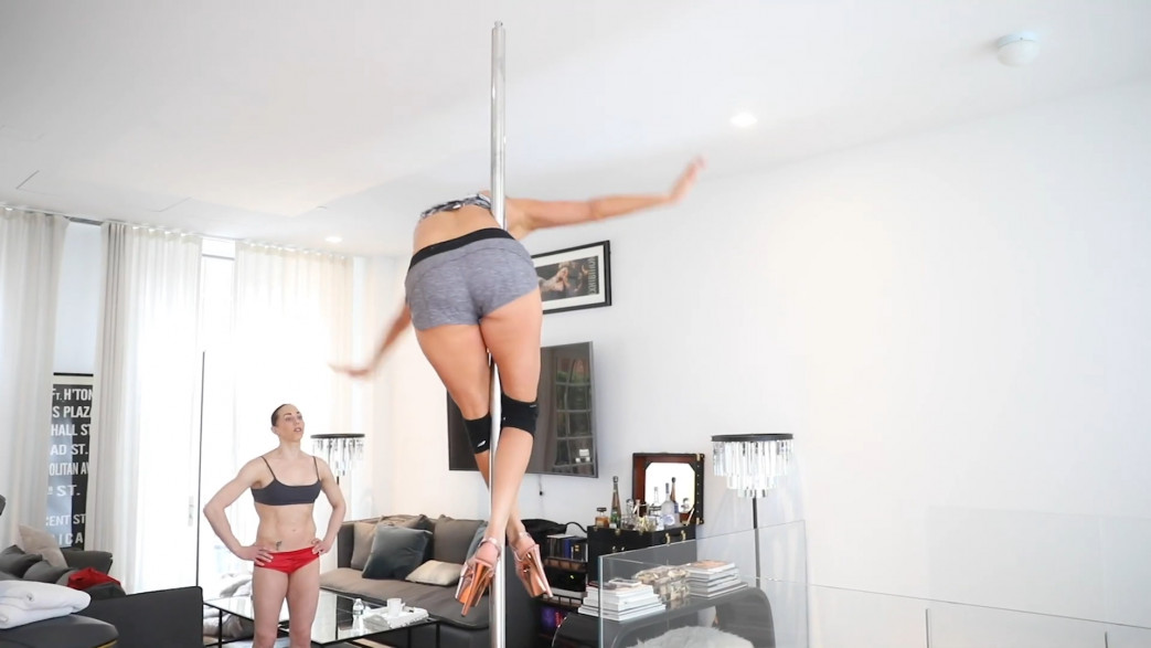 Jennifer-Lopez-Pole-Dance-Training-Caps-6.jpg