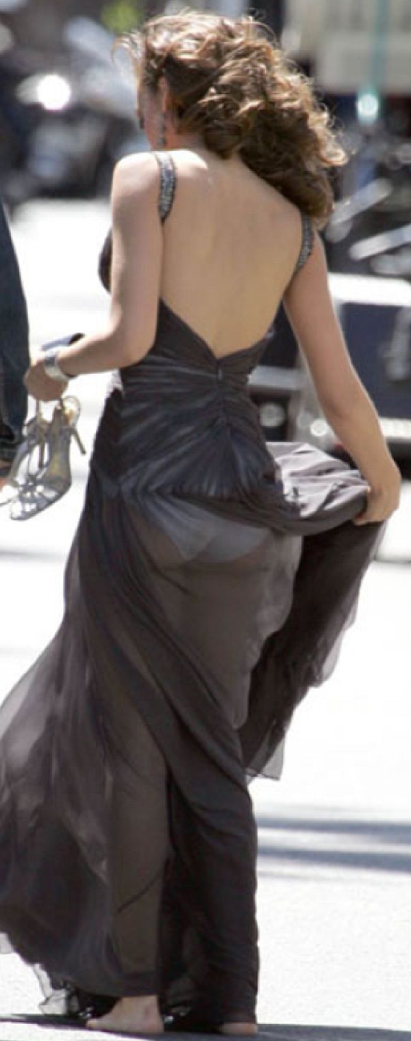 Jessica-Alba-Wardrobe-Malfuction-OOPS-Moments-25.jpg