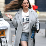 Kelly-Brook-In-Short-Denim-Skirt-Leggy-2
