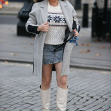 Kelly-Brook-In-Short-Denim-Skirt-Leggy-5
