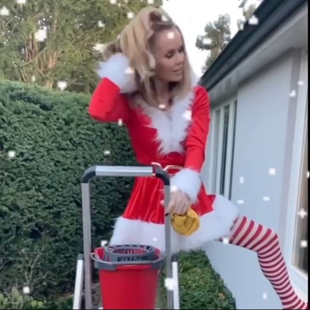Amanda Holden Cleaning Windows In Santa Uniform (3)