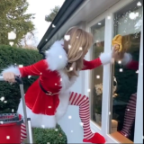 Amanda-Holden-Cleaning-Windows-In-Santa-Uniform-6