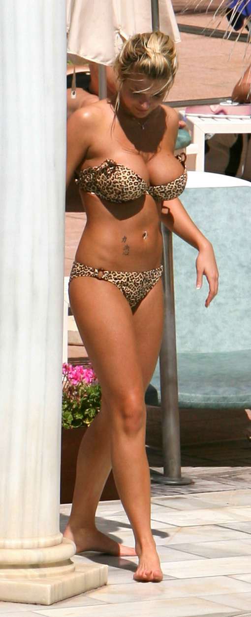 Gemma-Atkinson-big-boobs-in-bikini-5.jpg