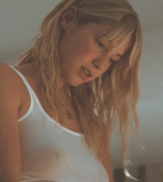 Laura-Ramsey-boobs-gif-3.gif