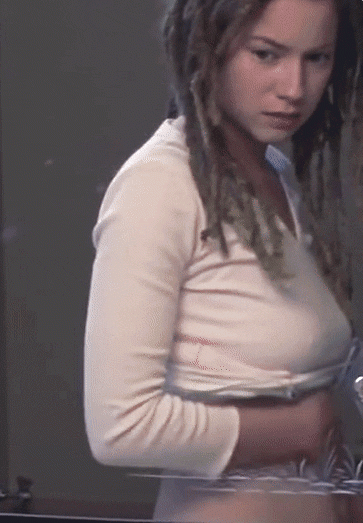 Laura-Ramsey-nude-gif-17.gif