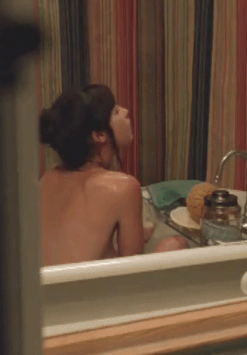 Laura-Ramsey-nude-gif-6.gif