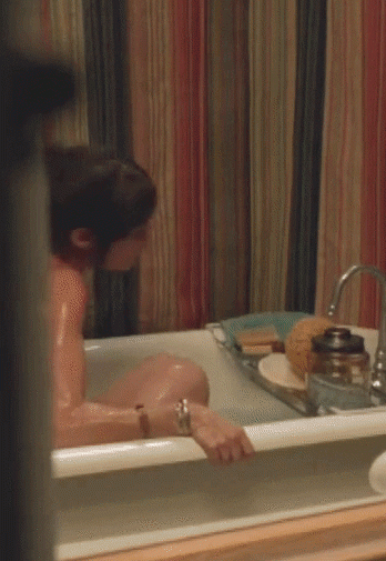 Laura-Ramsey-nude-gif-7.gif