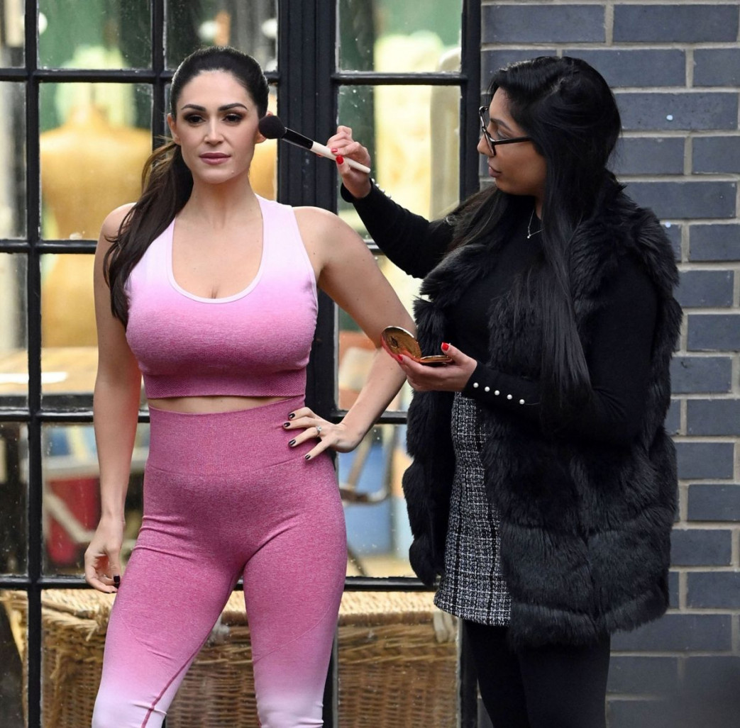 Casey-Batchelor-in-pink-tights-1.jpg