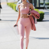 Chantel-Jeffries-cameltoe-in-pink-yoga-pants-8