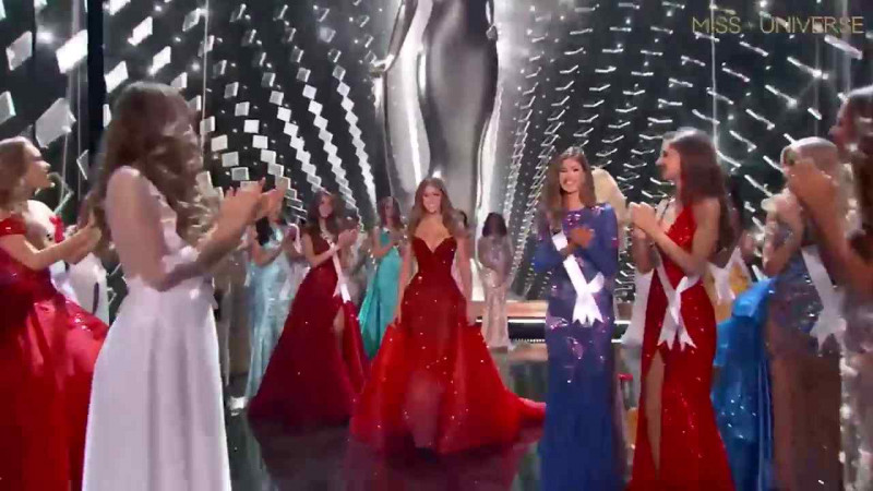 Iris-Mittenaeres-FINAL-WALK-Miss-Universe-1.jpg